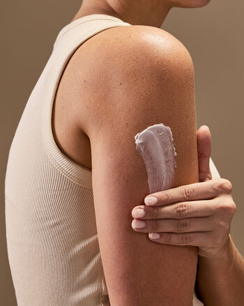 Snowflakes & Cashmere Moisturizing Body Wash Moisturizing Body Wash